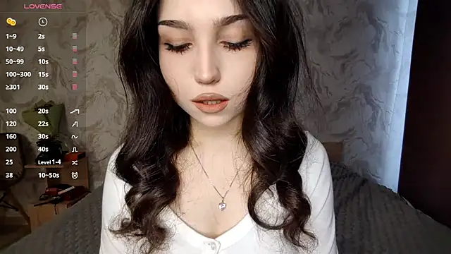 Qwami Amie online show from April 19, 6:47 am