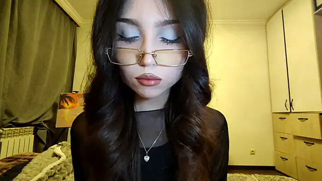 Qwami Amie online show from December 20, 12:41 pm