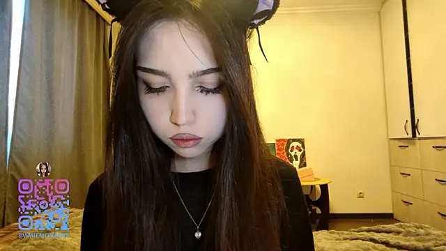 Qwami Amie online show from February 10, 8:57 am