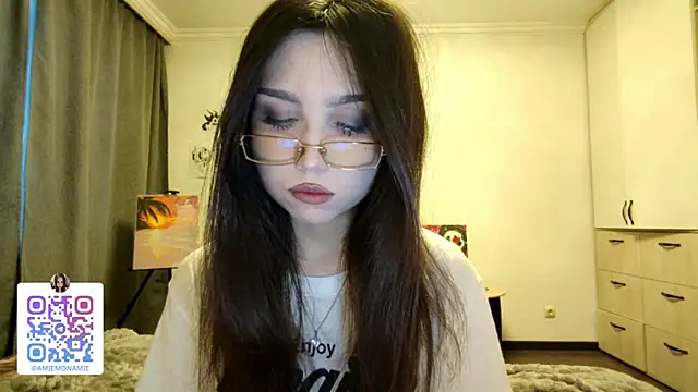 Qwami Amie online show from January 12, 4:52 am