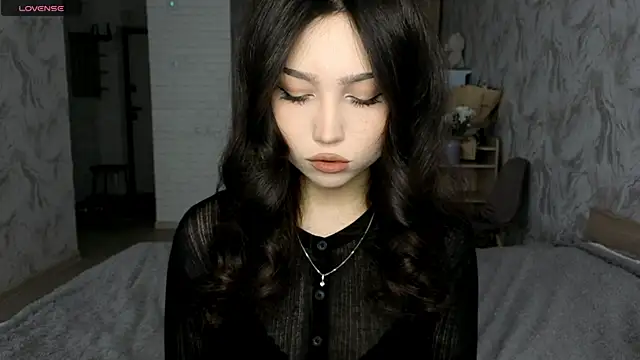 Qwami Amie online show from May 25, 7:51 am