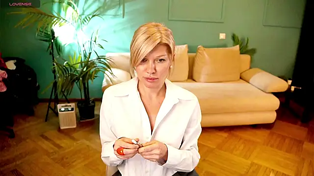 Snapshot of Lindsi_Luvviv chatting on January 15, 4:21 pm Lindsi Luvviv online show from January 15, 4:21 pm