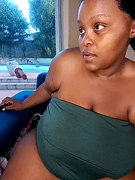 ChoklitBerryXX online show from April 10, 5:03 am