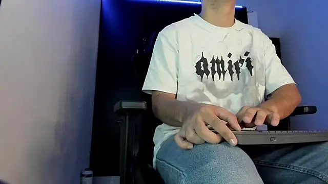 Liam Mateo online show from July 10, 5:07 am