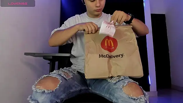 Liam Mateo online show from April 2, 5:25 am