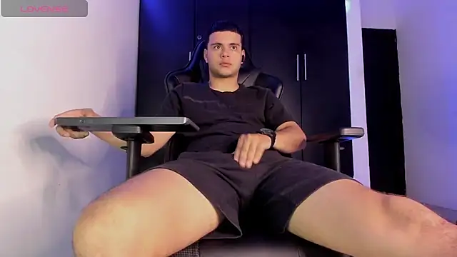 Liam Mateo online show from March 26, 12:53 am