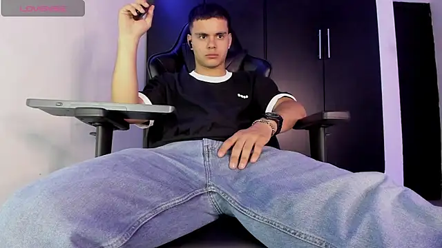 Liam Mateo online show from April 12, 10:29 am