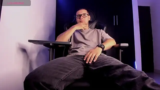 Liam Mateo online show from March 21, 6:03 am