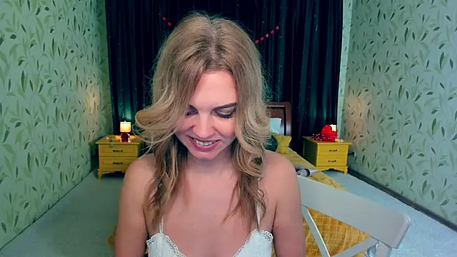 LunaFlinn online show from March 2, 7:15 am