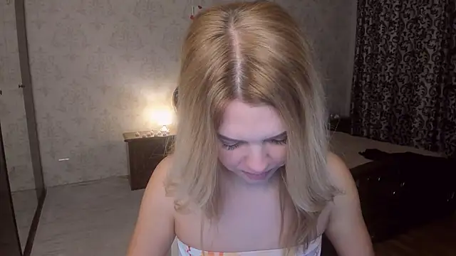 LunaFlinn online show from February 26, 4:34 am