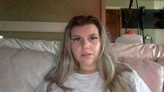 Snapshot of goddesscandy22 chatting on December 16, 5:39 pm goddesscandy22 online show from December 16, 5:39 pm