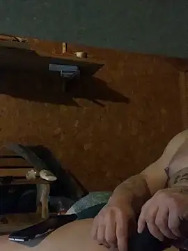 Snapshot of Ldnick69 chatting on February 5, 5:03 am Ldnick69 online show from February 5, 5:03 am