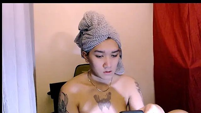 Snapshot of lil_cummer69 chatting on June 2, 2:06 pm lil cummer69 online show from June 2, 2:06 pm