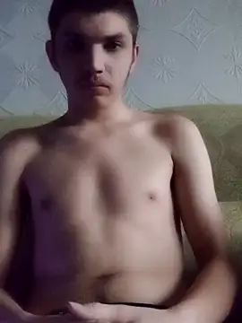 Snapshot of BradPierce chatting on December 15, 6:19 am BradPierce online show from December 15, 6:19 am