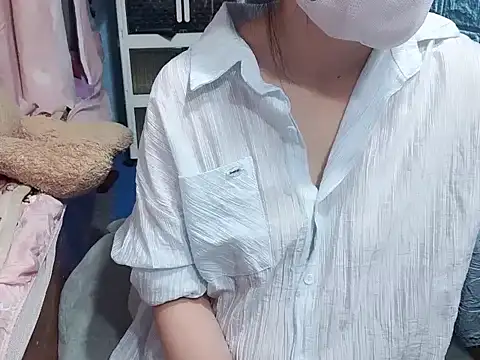 Snapshot of Yumi69 chatting on December 16, 4:11 pm Yumi69 online show from December 16, 4:11 pm