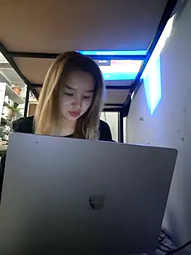 Snapshot of SherrylShaw chatting on December 22, 5:24 pm SherrylShaw online show from December 22, 5:24 pm