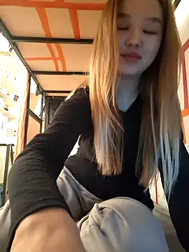 Snapshot of SherrylShaw chatting on March 25, 3:33 pm SherrylShaw online show from March 25, 3:33 pm