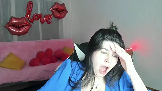 KisaModel online show from February 19, 7:44 pm