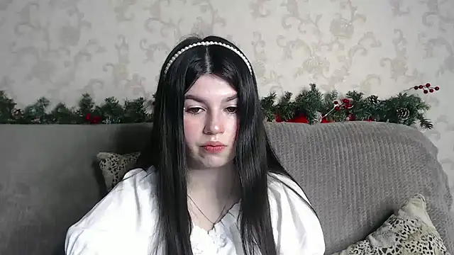 KisaModel online show from February 13, 3:45 pm