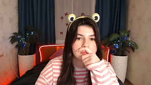 KisaModel online show from December 15, 10:10 am