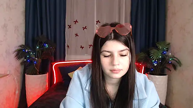 KisaModel online show from December 20, 1:25 pm