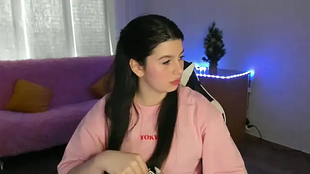 KisaModel online show from February 10, 8:02 am