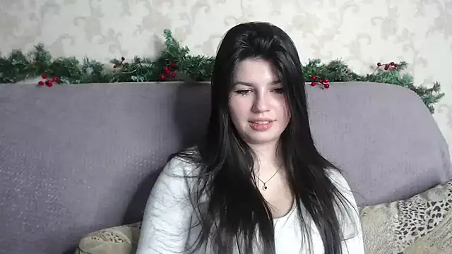 KisaModel online show from February 3, 7:30 pm