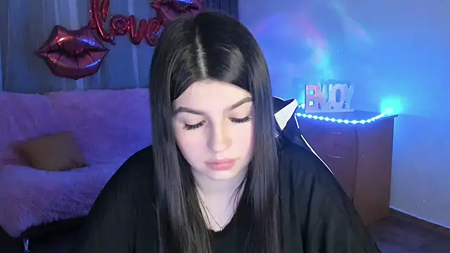 KisaModel online show from April 18, 5:26 pm