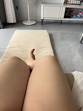 qwe522522 online show from April 4, 6:42 am