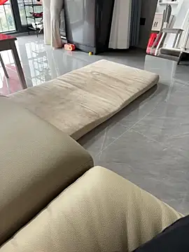 qwe522522 online show from April 3, 6:53 am