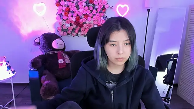 SirenMystiq online show from April 15, 7:07 pm