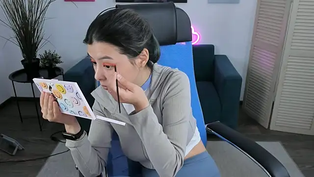 Snapshot of SirenMystiq chatting on December 14, 8:09 am SirenMystiq online show from December 14, 8:09 am