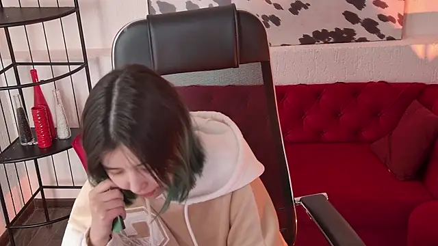 SirenMystiq online show from April 6, 7:48 pm