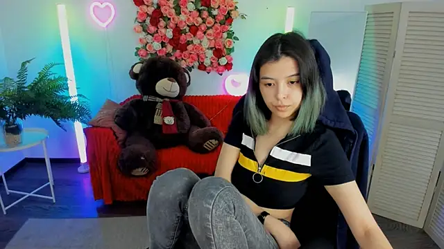 Snapshot of SirenMystiq chatting on June 15, 10:15 am SirenMystiq online show from June 15, 10:15 am
