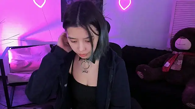 SirenMystiq online show from April 8, 7:15 pm