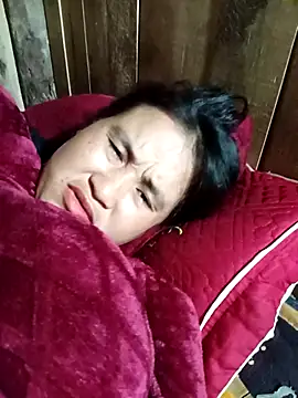 Snapshot of -myaa- chatting on December 13, 9:43 pm -myaa- online show from December 13, 9:43 pm