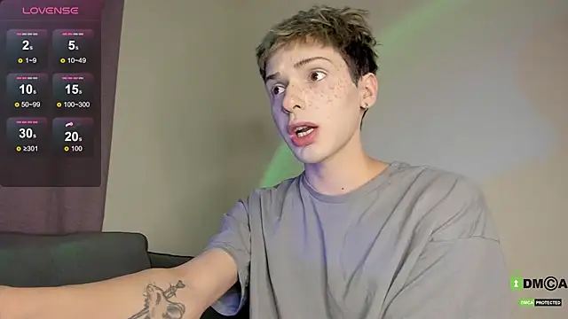 Snapshot of colestorm_ chatting on December 15, 7:09 pm colestorm online show from December 15, 7:09 pm