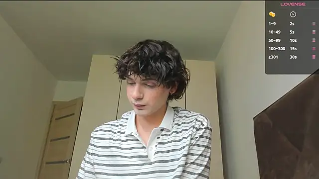 Snapshot of colestorm_ chatting on June 27, 4:07 am colestorm online show from June 27, 4:07 am