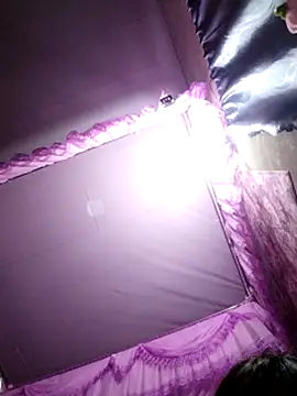 Snapshot of Comb-bii chatting on December 14, 8:09 am Comb-bii online show from December 14, 8:09 am