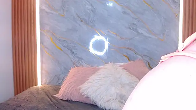 rebecagoldene online show from March 30, 8:38 am