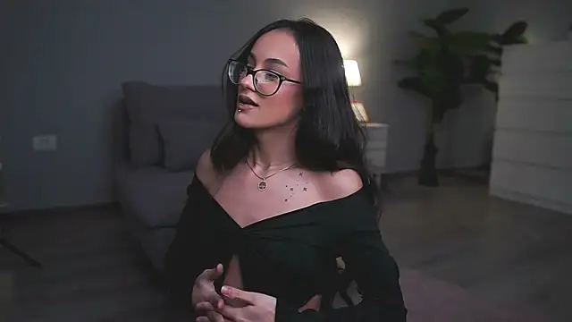 ValexieLux online show from March 13, 1:16 pm