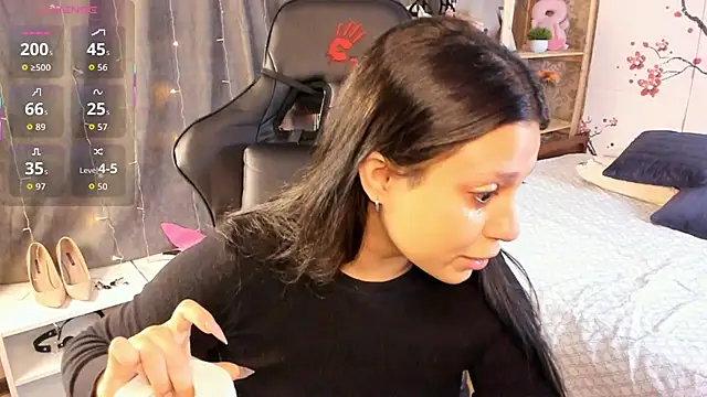 Nicole Pars online show from December 18, 7:24 am