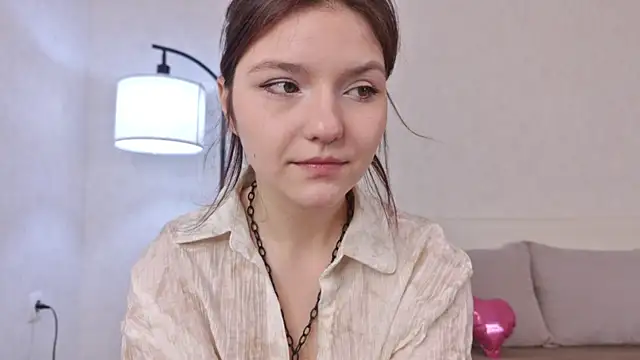 Snapshot of NyraVesperis chatting on May 7, 6:28 am NyraVesperis online show from May 7, 6:28 am