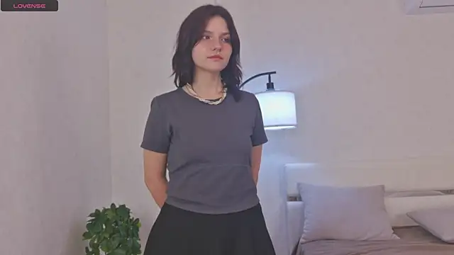 Snapshot of NyraVesperis chatting on April 19, 6:36 am NyraVesperis online show from April 19, 6:36 am