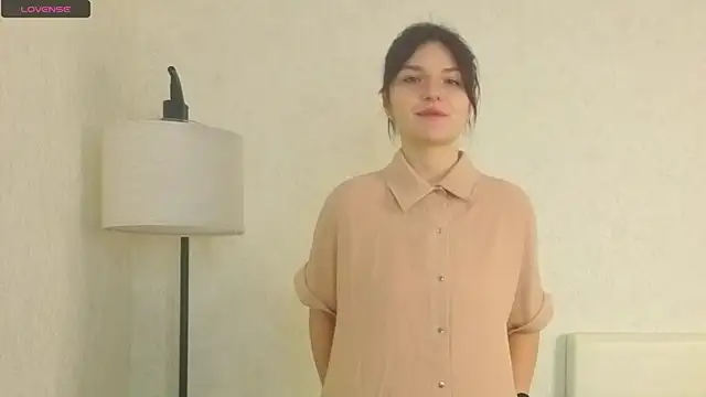 Snapshot of NyraVesperis chatting on April 4, 6:09 am NyraVesperis online show from April 4, 6:09 am