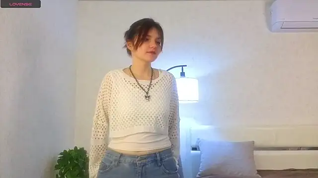 Snapshot of NyraVesperis chatting on April 15, 6:08 am NyraVesperis online show from April 15, 6:08 am