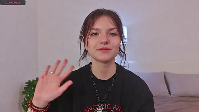Snapshot of NyraVesperis chatting on April 22, 6:42 am NyraVesperis online show from April 22, 6:42 am