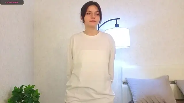 Snapshot of NyraVesperis chatting on April 8, 6:26 am NyraVesperis online show from April 8, 6:26 am