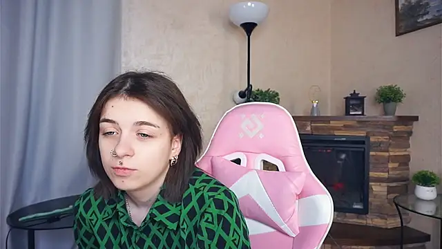 IleanaPishko online show from December 23, 8:13 am