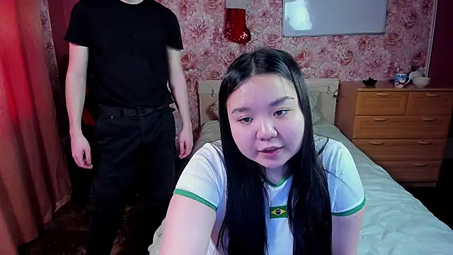 Snapshot of hungrybunny333 chatting on December 20, 5:32 am hungrybunny333 online show from December 20, 5:32 am